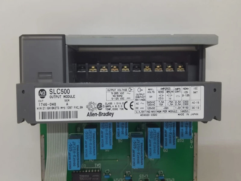 Allen-Bradley 1746-OW8 Allen-Bradley 1746-OW8